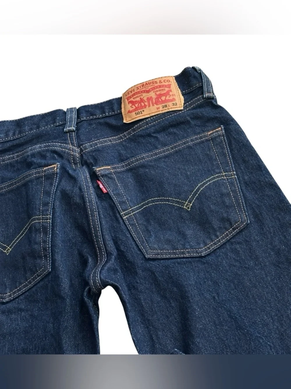 Levi’s 501 Button Fly Dark Denim Jeans Mens 28 X 32 - Picture 2 of 5